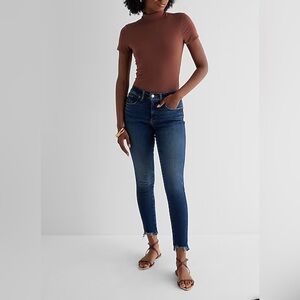 Express Ladies Mid Rise Dark Wash Raw Hem Skinny Jeans NWT Size 2S
